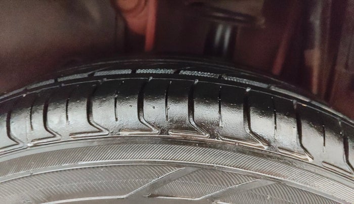 2016 Tata Tiago XT PETROL, Petrol, Manual, 63,274 km, Left Rear Tyre Tread