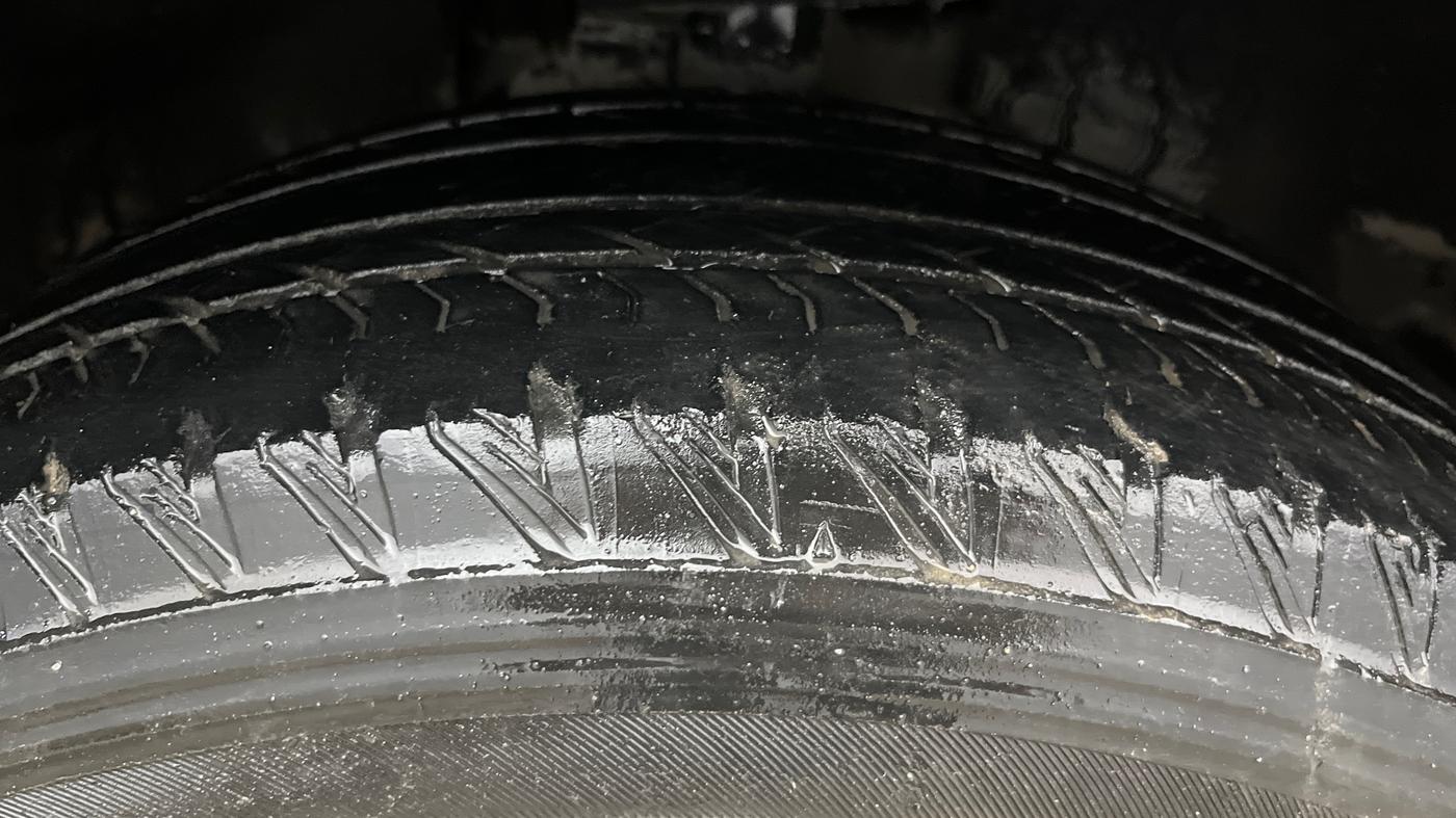 2021 Tata Safari XZA PLUS, Diesel, Automatic, 92,954 km, Right Front Tyre Tread