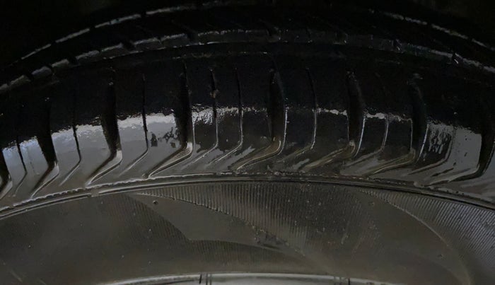 2017 Tata Tiago XM PETROL, Petrol, Manual, 82,601 km, Right Front Tyre Tread