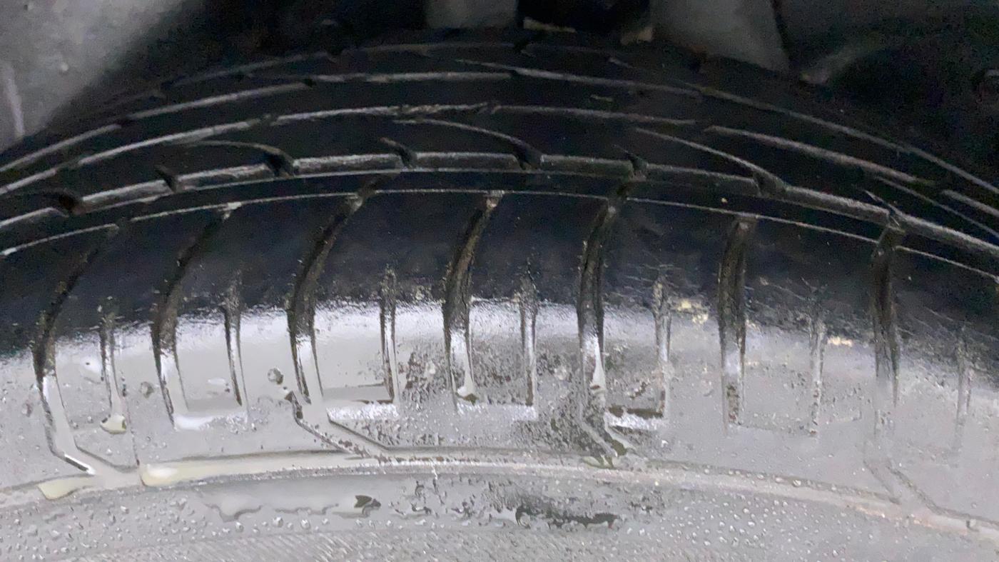 2016 Hyundai Creta SX PLUS AT 1.6 PETROL, Petrol, Automatic, 31,500 km, Left Rear Tyre Tread