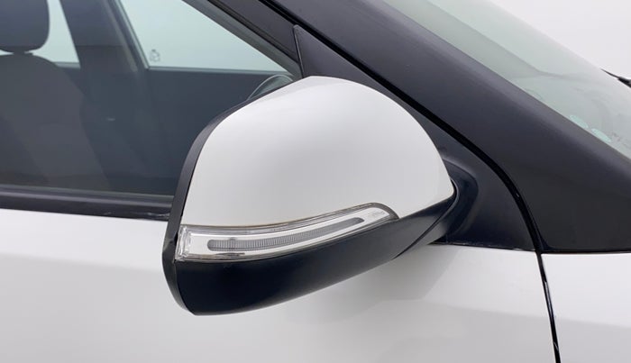 2016 Hyundai Creta SX PLUS AT 1.6 PETROL, Petrol, Automatic, 31,500 km, Right rear-view mirror - Indicator light has minor damage