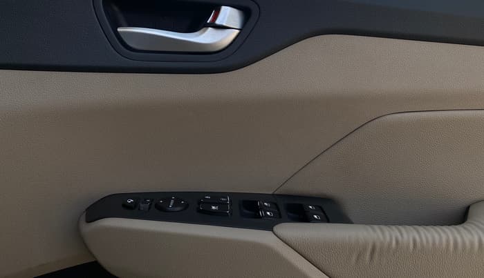 2018 Hyundai Verna 1.6 VTVT SX (O) AT, Petrol, Automatic, 71,791 km, Driver Side Door Panels Control