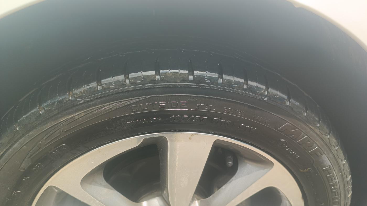 2015 Hyundai Elite i20 ASTA 1.2, Petrol, Manual, 50,385 km, Right Front Tyre Tread