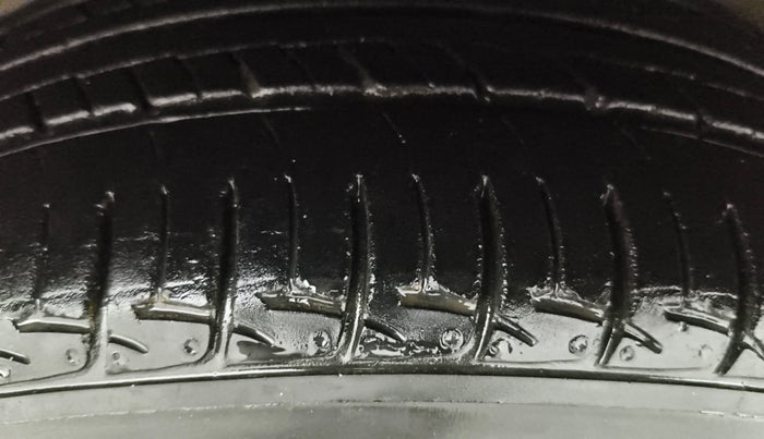 2017 Hyundai Grand i10 MAGNA AT 1.2 KAPPA VTVT, Petrol, Automatic, 38,740 km, Left Front Tyre Tread