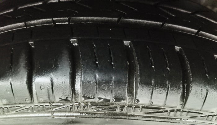 2017 Hyundai Grand i10 MAGNA AT 1.2 KAPPA VTVT, Petrol, Automatic, 38,740 km, Left Rear Tyre Tread