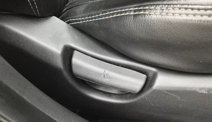 2017 Hyundai Grand i10 MAGNA AT 1.2 KAPPA VTVT, Petrol, Automatic, 38,740 km, Driver Side Adjustment Panel