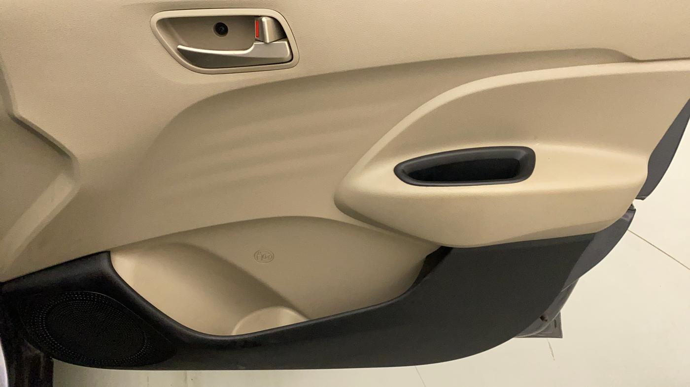 2018 Hyundai NEW SANTRO MAGNA CNG, CNG, Manual, 62,158 km, Driver Side Door Panels Control