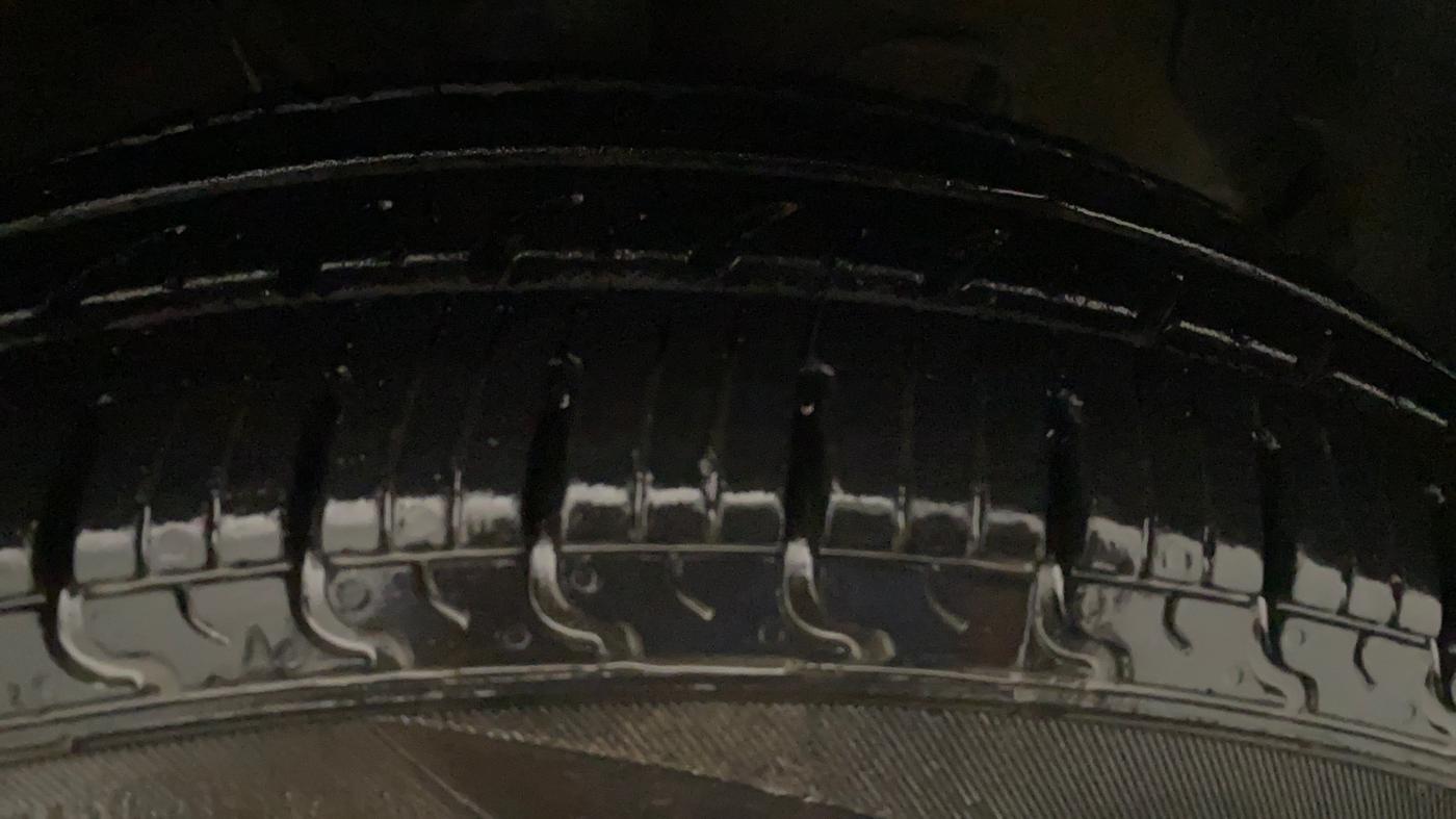 2018 Hyundai NEW SANTRO MAGNA CNG, CNG, Manual, 62,158 km, Right Front Tyre Tread
