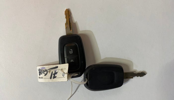 2018 Renault Kwid RXT 1.0 AMT (O), Petrol, Automatic, 41,617 km, Key Close Up