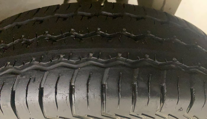 2022 Maruti Eeco 5 STR AC, Petrol, Manual, 18,768 km, Left Rear Tyre Tread