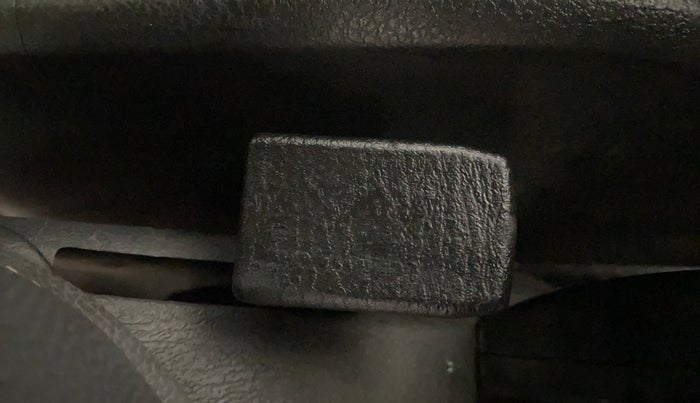 2022 Maruti Eeco 5 STR AC, Petrol, Manual, 18,768 km, Driver Side Adjustment Panel