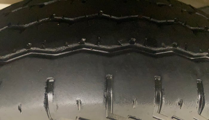 2022 Maruti Eeco 5 STR AC, Petrol, Manual, 18,768 km, Left Front Tyre Tread