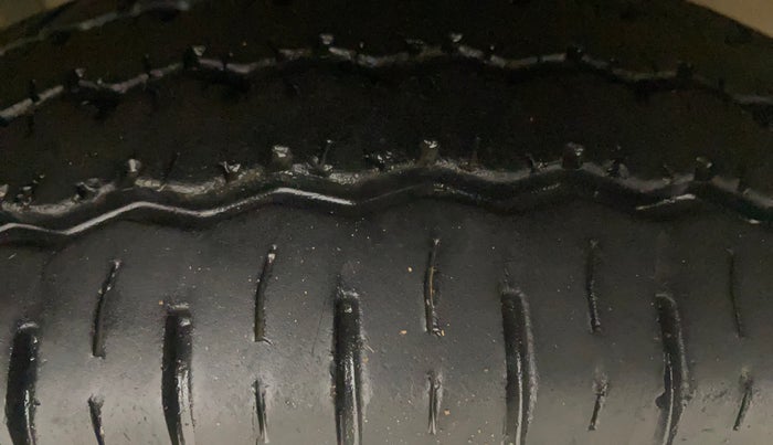 2022 Maruti Eeco 5 STR AC, Petrol, Manual, 18,768 km, Right Front Tyre Tread