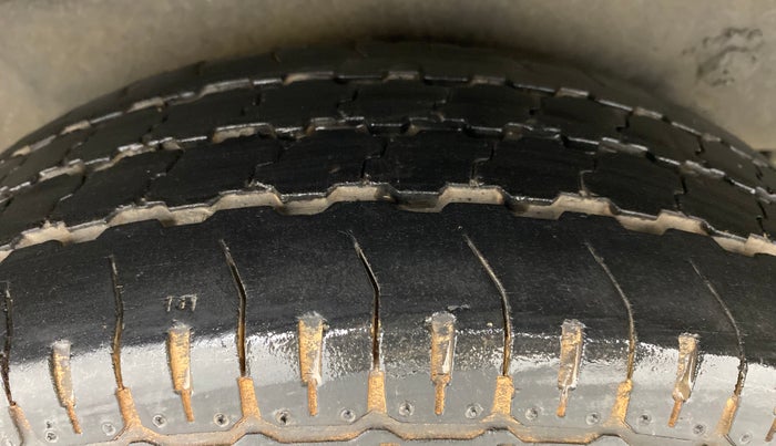 2014 Maruti OMNI E 8 STR, Petrol, Manual, 27,323 km, Right Rear Tyre Tread