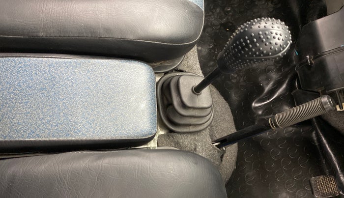 2014 Maruti OMNI E 8 STR, Petrol, Manual, 27,323 km, Gear Lever