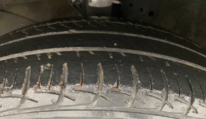 2015 Honda Brio S MT, Petrol, Manual, 45,930 km, Left Front Tyre Tread