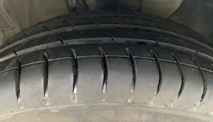 2019 Hyundai Elite i20 MAGNA PLUS 1.4 CRDI, Diesel, Manual, 60,867 km, Right Front Tyre Tread