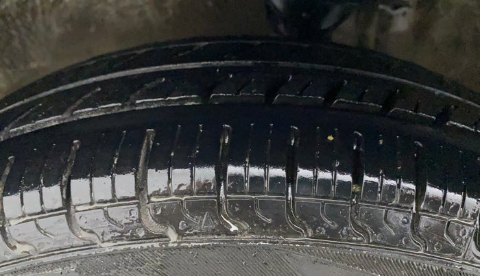 2012 Maruti Alto 800 LXI, CNG, Manual, 91,838 km, Left Front Tyre Tread