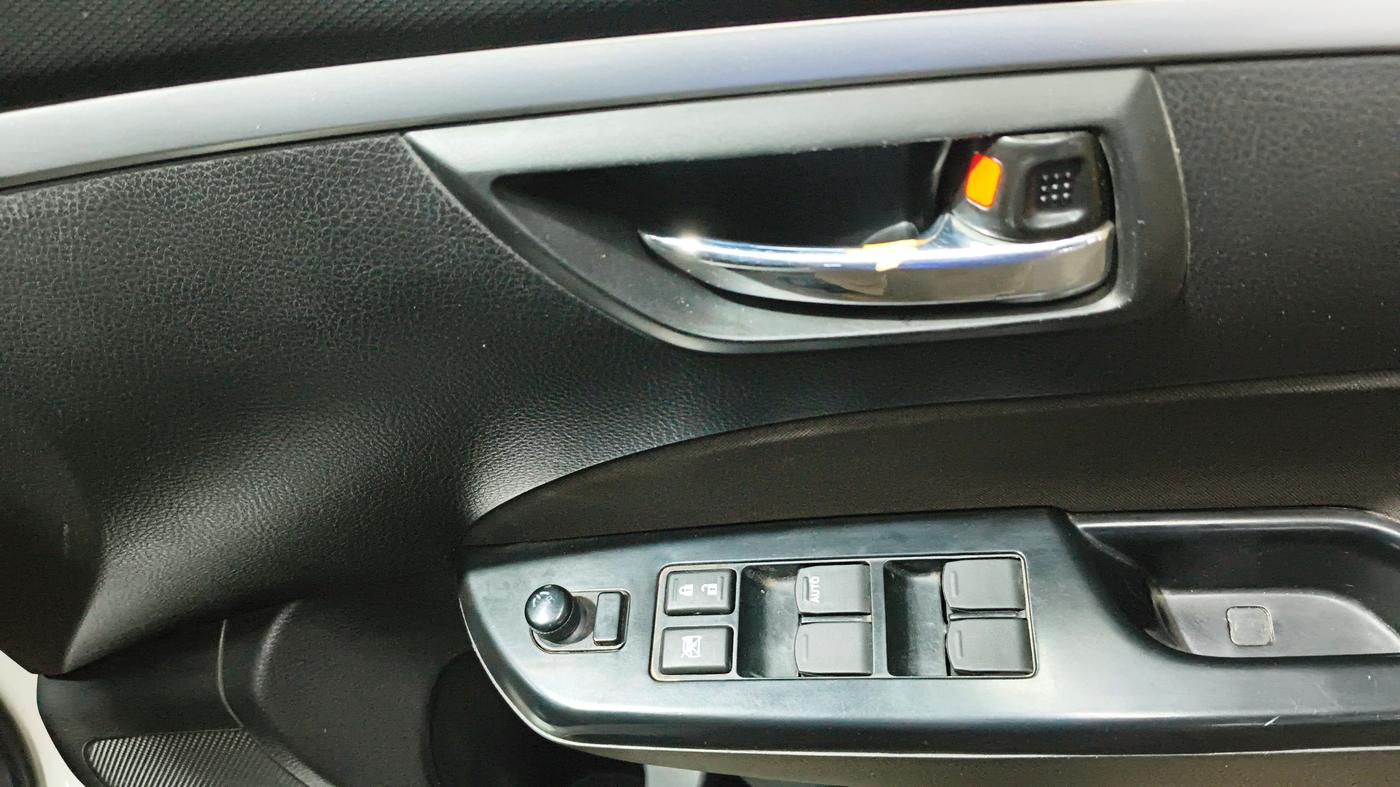 2017 Maruti Swift VXI, Petrol, Manual, 71,239 km, Driver Side Door Panels Control