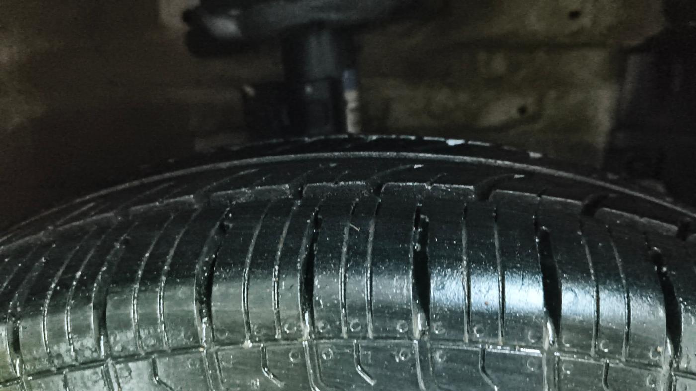 2017 Maruti Swift VXI, Petrol, Manual, 71,239 km, Right Front Tyre Tread