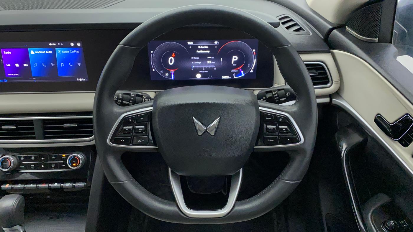 2022 Mahindra XUV700 AX 7 LUXURY D AWD AT 7 STR, Diesel, Automatic, 39,080 km, Steering Wheel Close Up