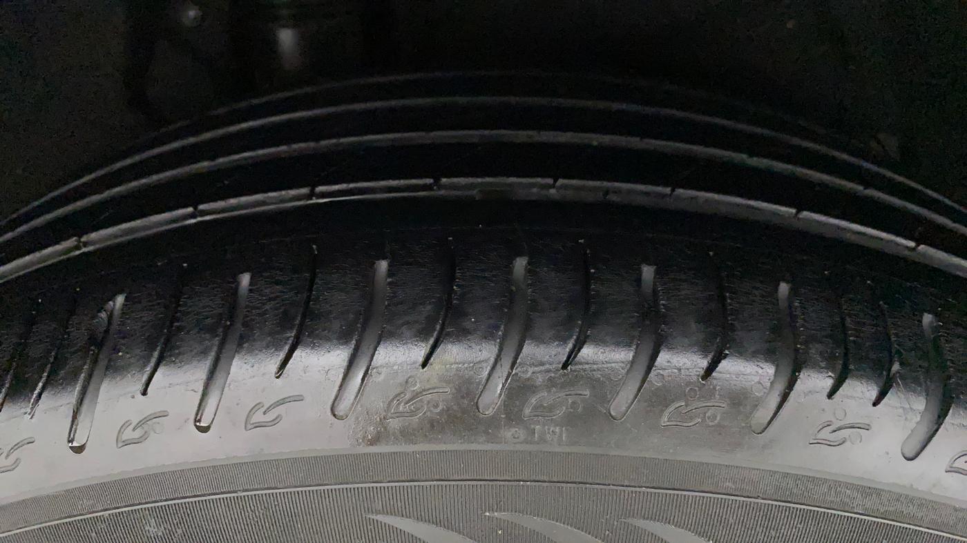 2022 Mahindra XUV700 AX 7 LUXURY D AWD AT 7 STR, Diesel, Automatic, 39,080 km, Right Rear Tyre Tread
