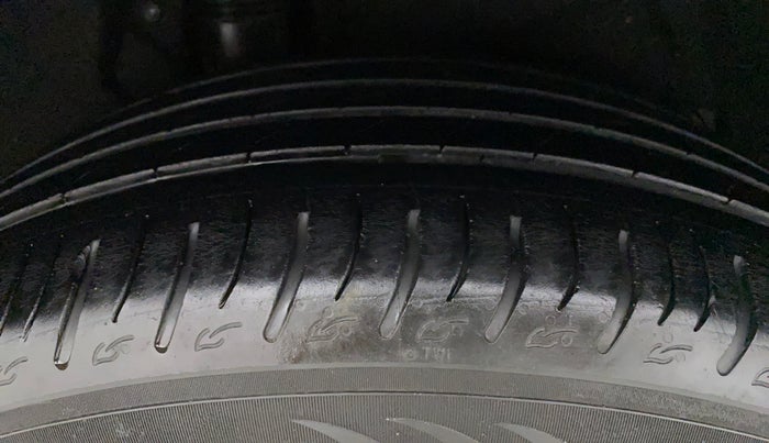 2022 Mahindra XUV700 AX 7 LUXURY D AWD AT 7 STR, Diesel, Automatic, 39,080 km, Right Rear Tyre Tread