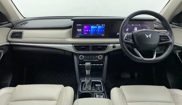 2022 Mahindra XUV700 AX 7 LUXURY D AWD AT 7 STR, Diesel, Automatic, 39,080 km, Dashboard