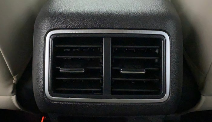 2022 Mahindra XUV700 AX 7 LUXURY D AWD AT 7 STR, Diesel, Automatic, 39,080 km, Rear AC Vents