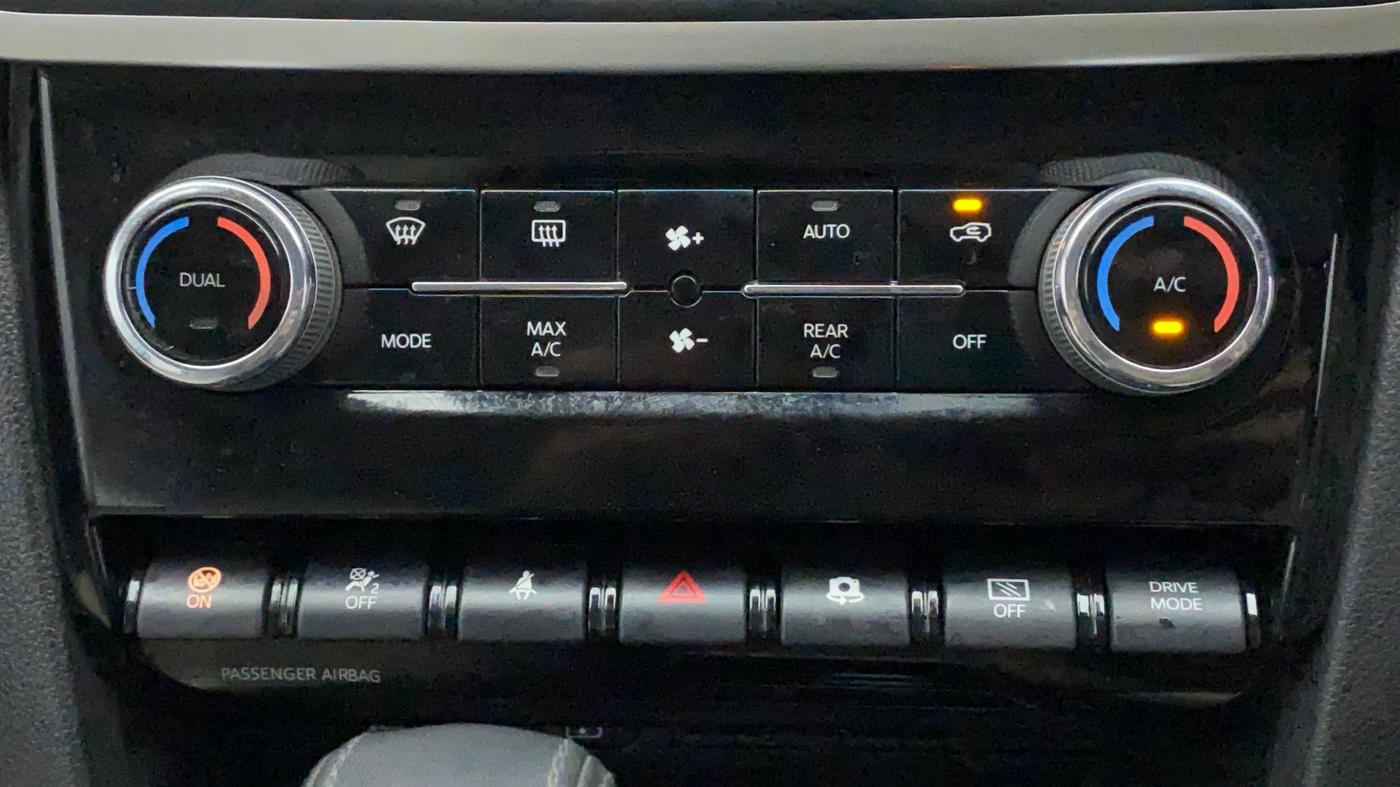 2022 Mahindra XUV700 AX 7 LUXURY D AWD AT 7 STR, Diesel, Automatic, 39,080 km, Automatic Climate Control
