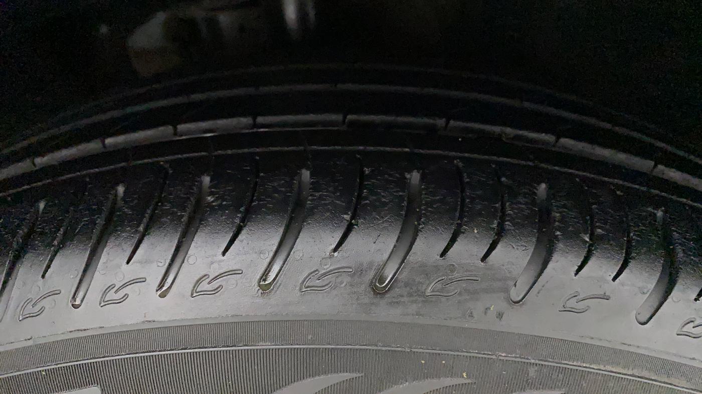 2022 Mahindra XUV700 AX 7 LUXURY D AWD AT 7 STR, Diesel, Automatic, 39,080 km, Right Front Tyre Tread