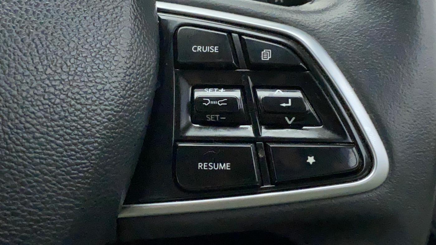 2022 Mahindra XUV700 AX 7 LUXURY D AWD AT 7 STR, Diesel, Automatic, 39,080 km, Adaptive Cruise Control