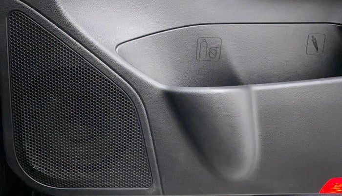 2022 Mahindra XUV700 AX 7 LUXURY D AWD AT 7 STR, Diesel, Automatic, 39,080 km, Speaker