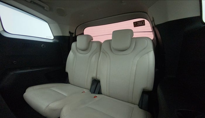2022 Mahindra XUV700 AX 7 LUXURY D AWD AT 7 STR, Diesel, Automatic, 39,080 km, Third Seat Row ( optional )