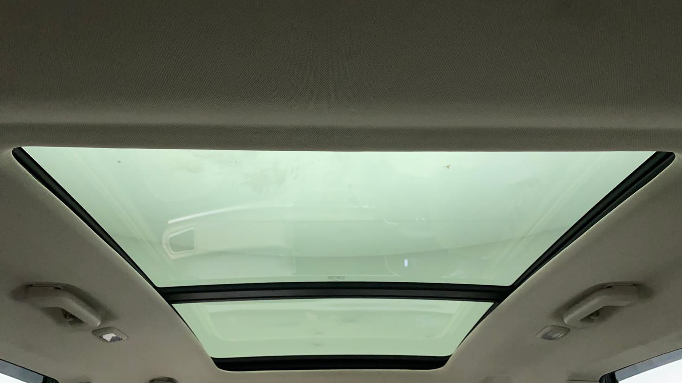 2022 Mahindra XUV700 AX 7 LUXURY D AWD AT 7 STR, Diesel, Automatic, 39,080 km, Moonroof/ Sunroof
