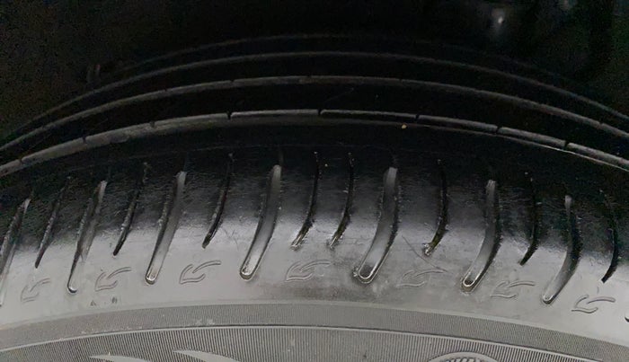 2022 Mahindra XUV700 AX 7 LUXURY D AWD AT 7 STR, Diesel, Automatic, 39,080 km, Left Rear Tyre Tread