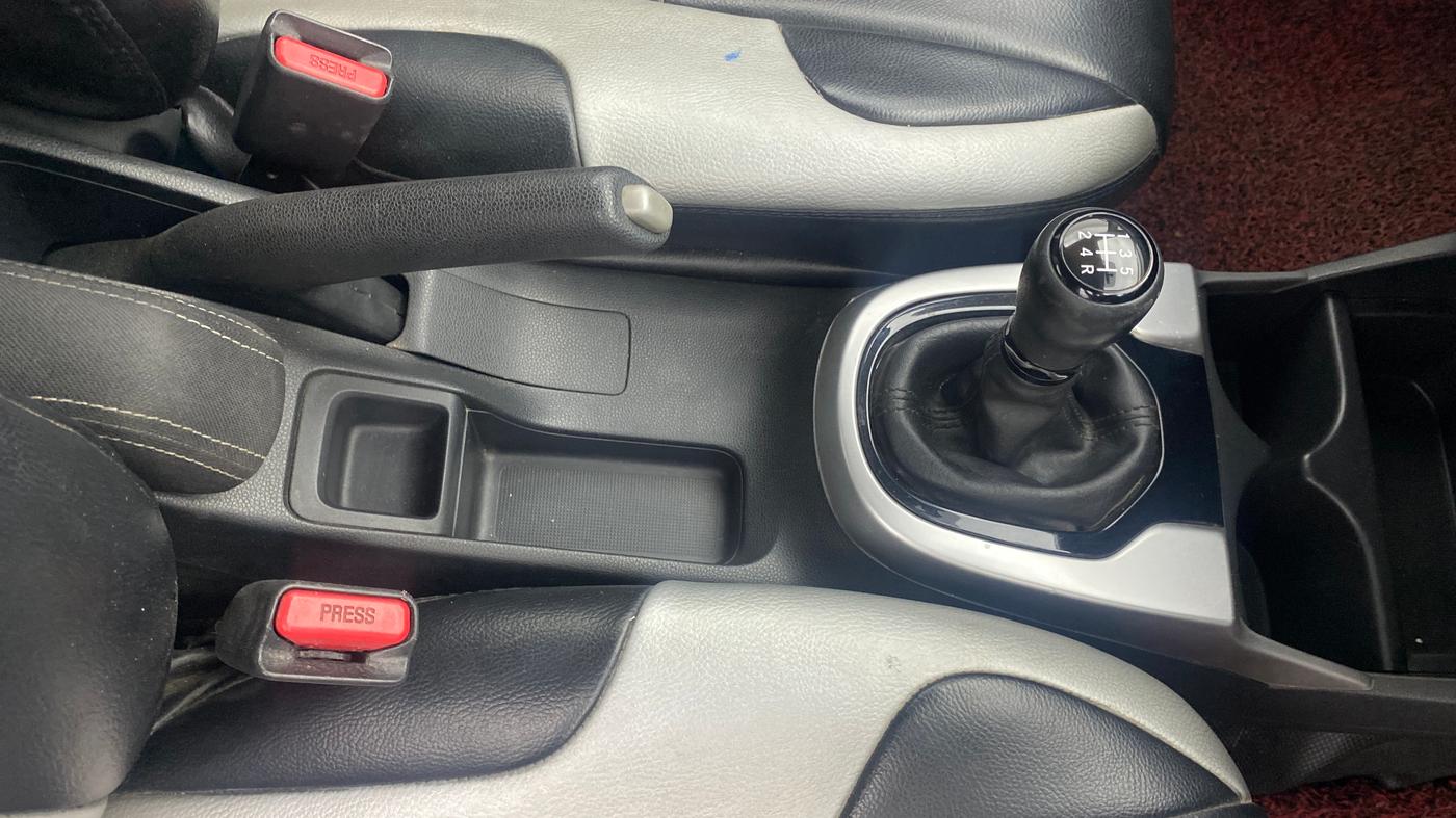 2017 Honda WR-V 1.2L I-VTEC VX MT, Petrol, Manual, 79,054 km, Gear Lever