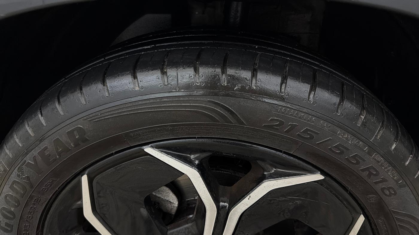 2025 Tata Curvv Accomplished S 1.2 Petrol 7DCA, Petrol, Automatic, 27,791 km, Left Front Tyre Tread