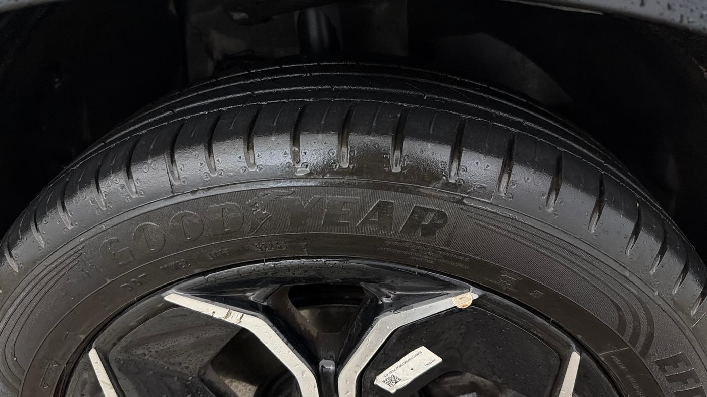 2025 Tata Curvv Accomplished S 1.2 Petrol 7DCA, Petrol, Automatic, 27,791 km, Right Front Tyre Tread