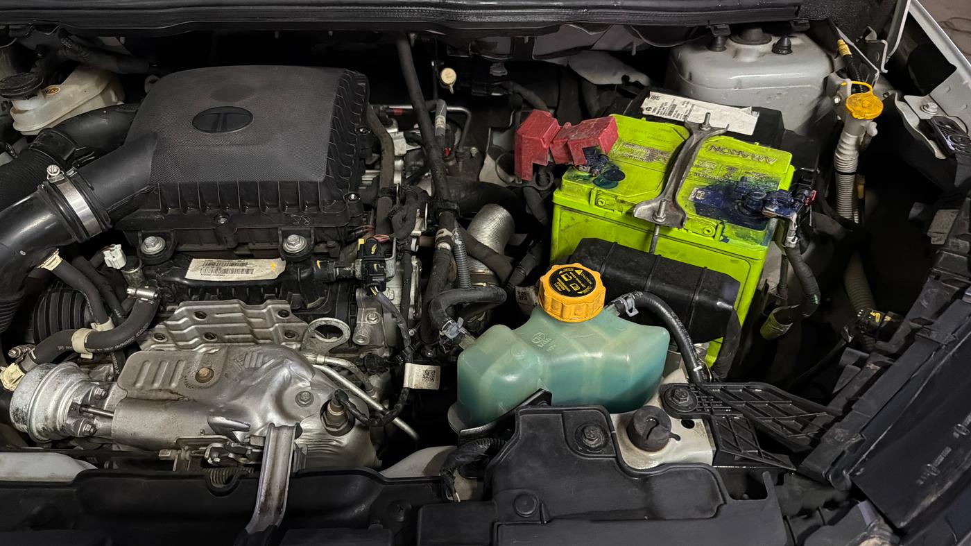 2025 Tata Curvv Accomplished S 1.2 Petrol 7DCA, Petrol, Automatic, 27,791 km, Engine View - Left