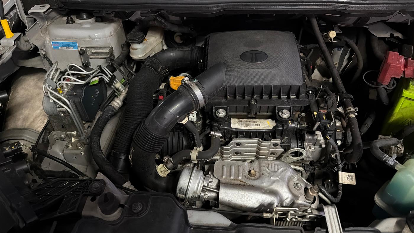 2025 Tata Curvv Accomplished S 1.2 Petrol 7DCA, Petrol, Automatic, 27,791 km, Engine View - Right