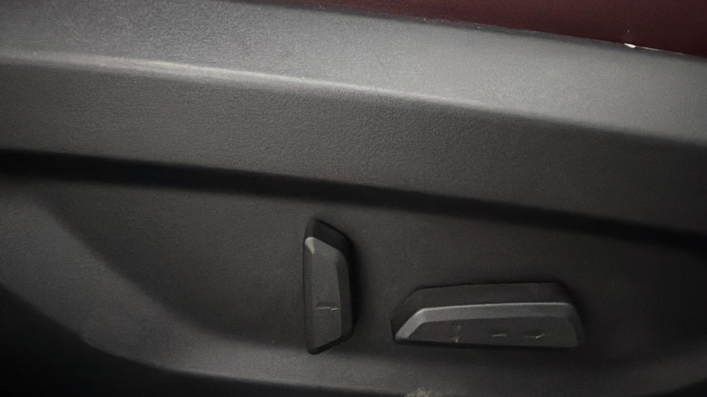 2025 Tata Curvv Accomplished S 1.2 Petrol 7DCA, Petrol, Automatic, 27,791 km, Driver Side Adjustment Panel