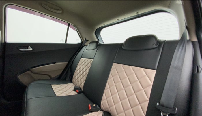 2018 Hyundai Grand i10 SPORTZ (O) 1.2 KAPPA VTVT, Petrol, Manual, 28,031 km, Right Side Rear Door Cabin