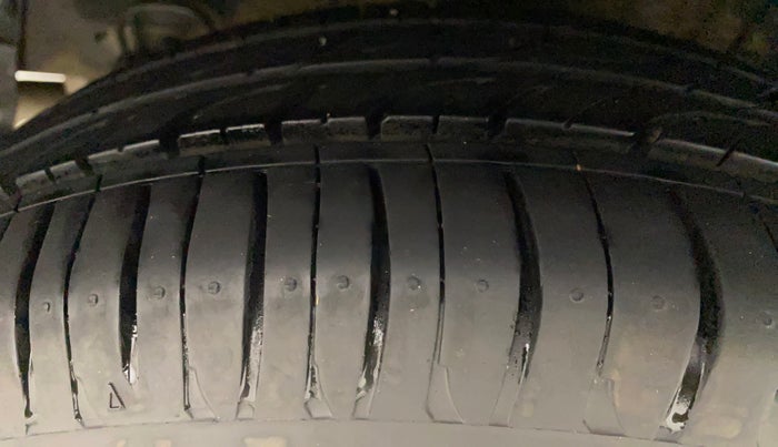 2018 Hyundai Grand i10 SPORTZ (O) 1.2 KAPPA VTVT, Petrol, Manual, 28,031 km, Right Rear Tyre Tread