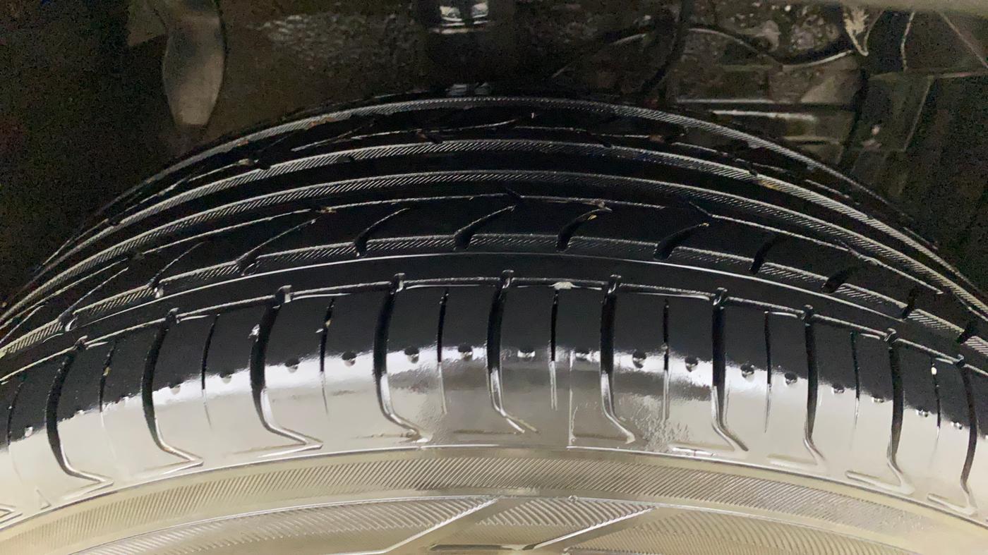 2021 Maruti Vitara Brezza ZXI, CNG, Manual, 60,120 km, Right Front Tyre Tread