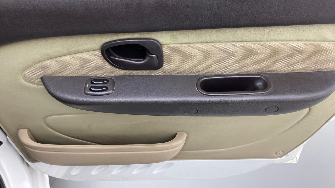 2012 Hyundai Santro Xing GLS PLUS AUDIO, Petrol, Manual, 71,036 km, Driver Side Door Panels Control