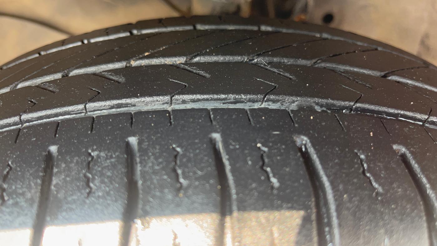 2015 Honda Brio VX AT, Petrol, Automatic, 80,015 km, Left Front Tyre Tread