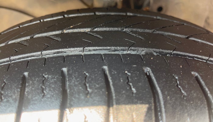 2015 Honda Brio VX AT, Petrol, Automatic, 80,015 km, Left Front Tyre Tread