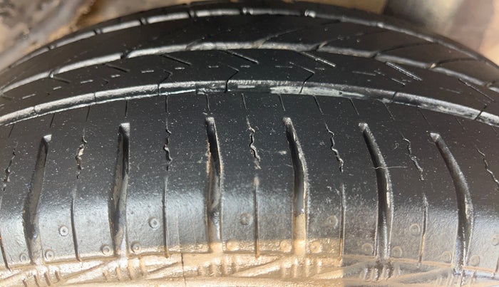 2015 Honda Brio VX AT, Petrol, Automatic, 80,015 km, Left Rear Tyre Tread