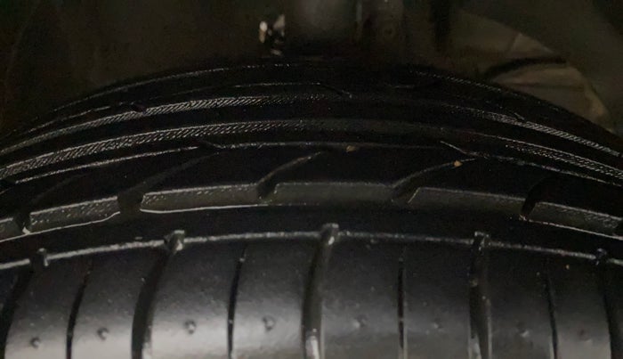 2021 Maruti Swift ZXI, Petrol, Manual, 50,059 km, Right Front Tyre Tread